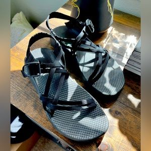 Women’s Chaco ZX/2 Classic black toe loop hiking sandals 10 WIDE / Euro 41